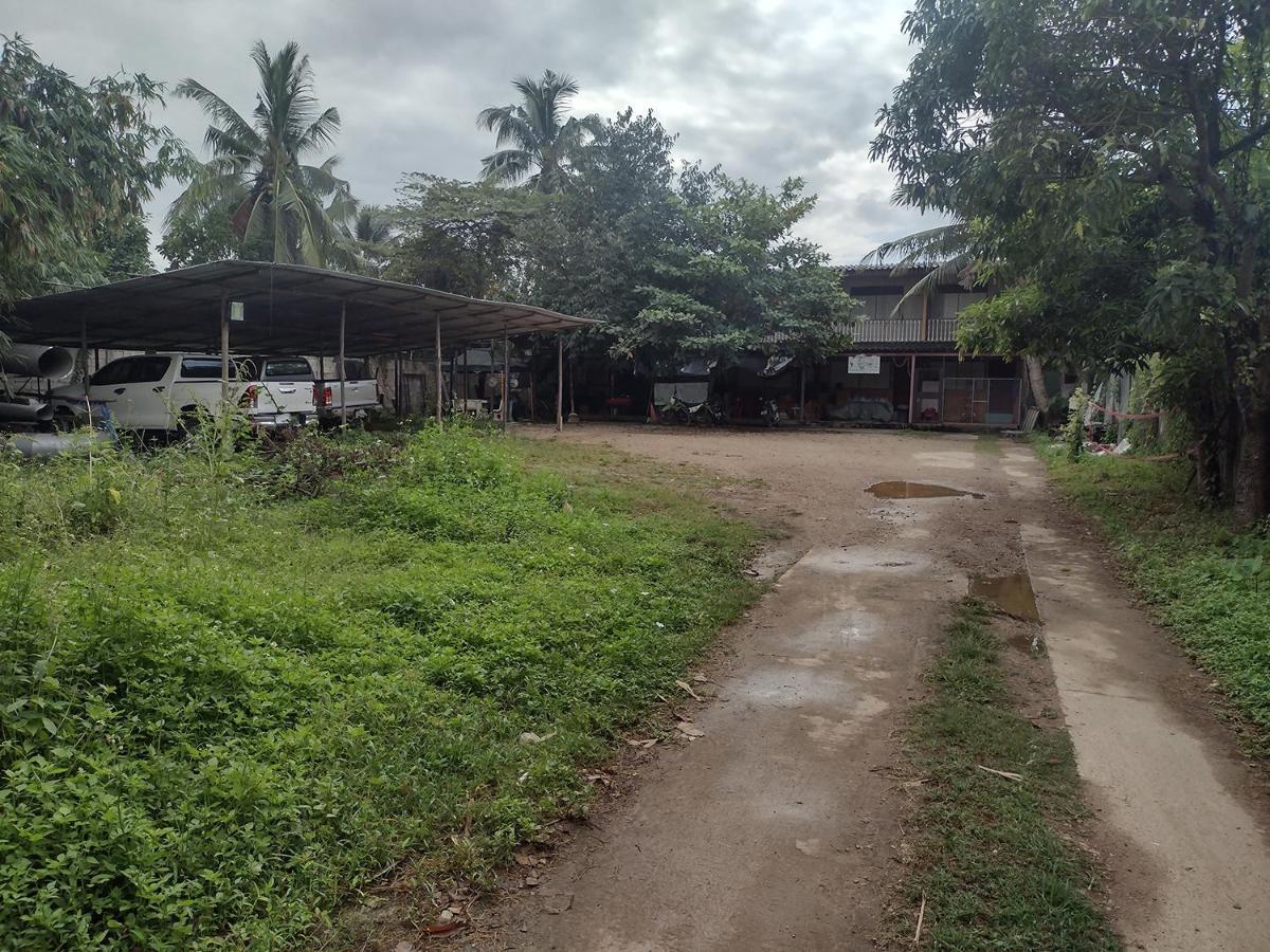 Mae Sot Commune Exterior photo