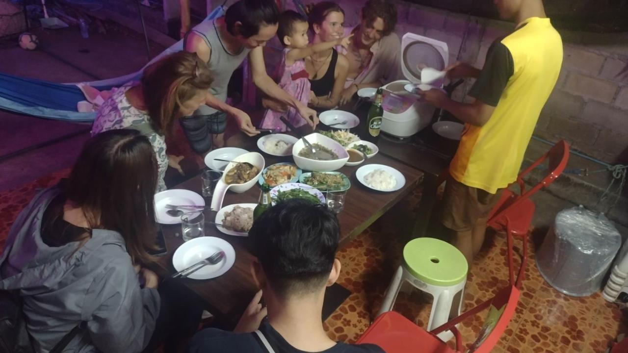 Mae Sot Commune Exterior photo
