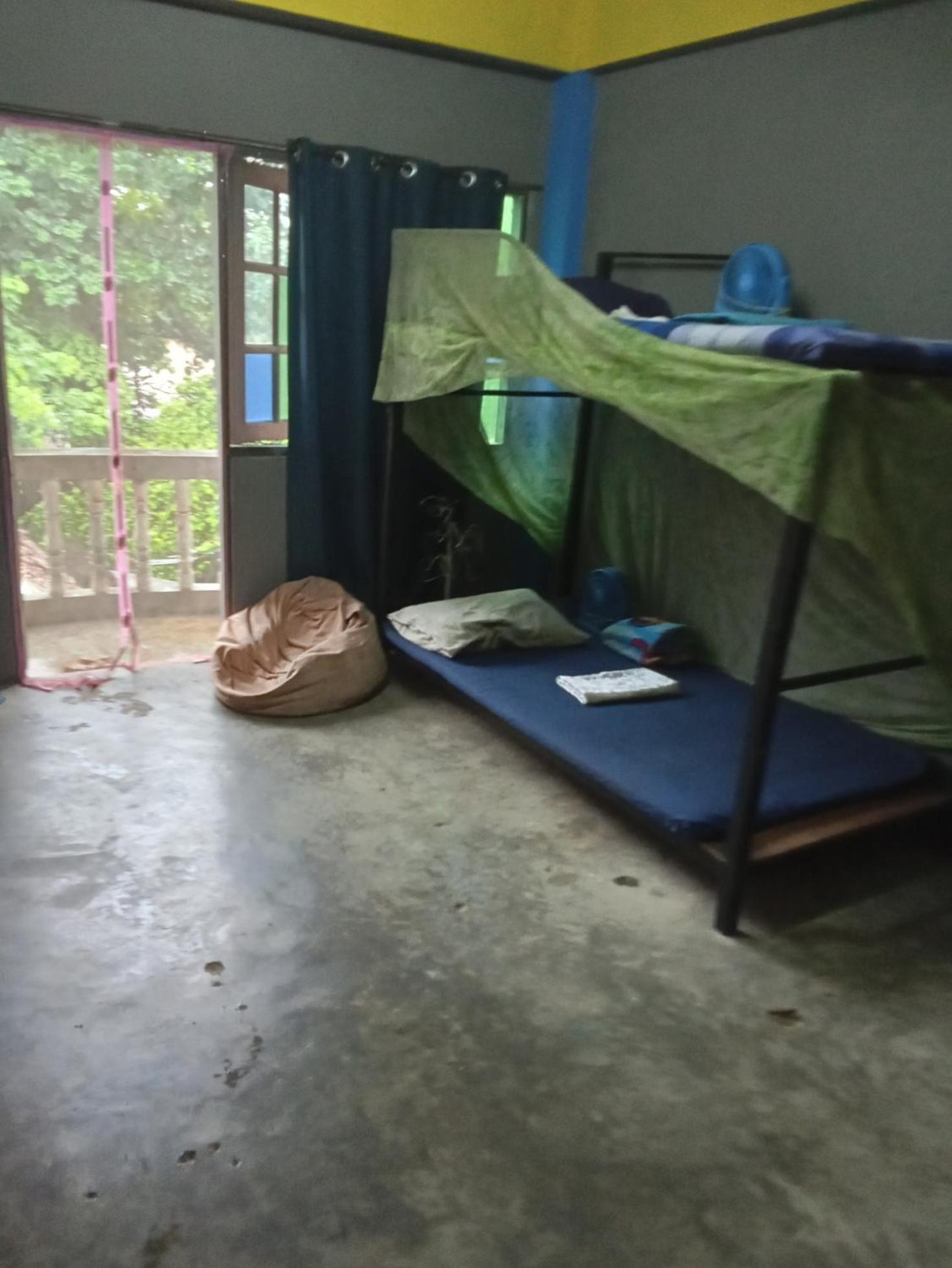 Mae Sot Commune Exterior photo